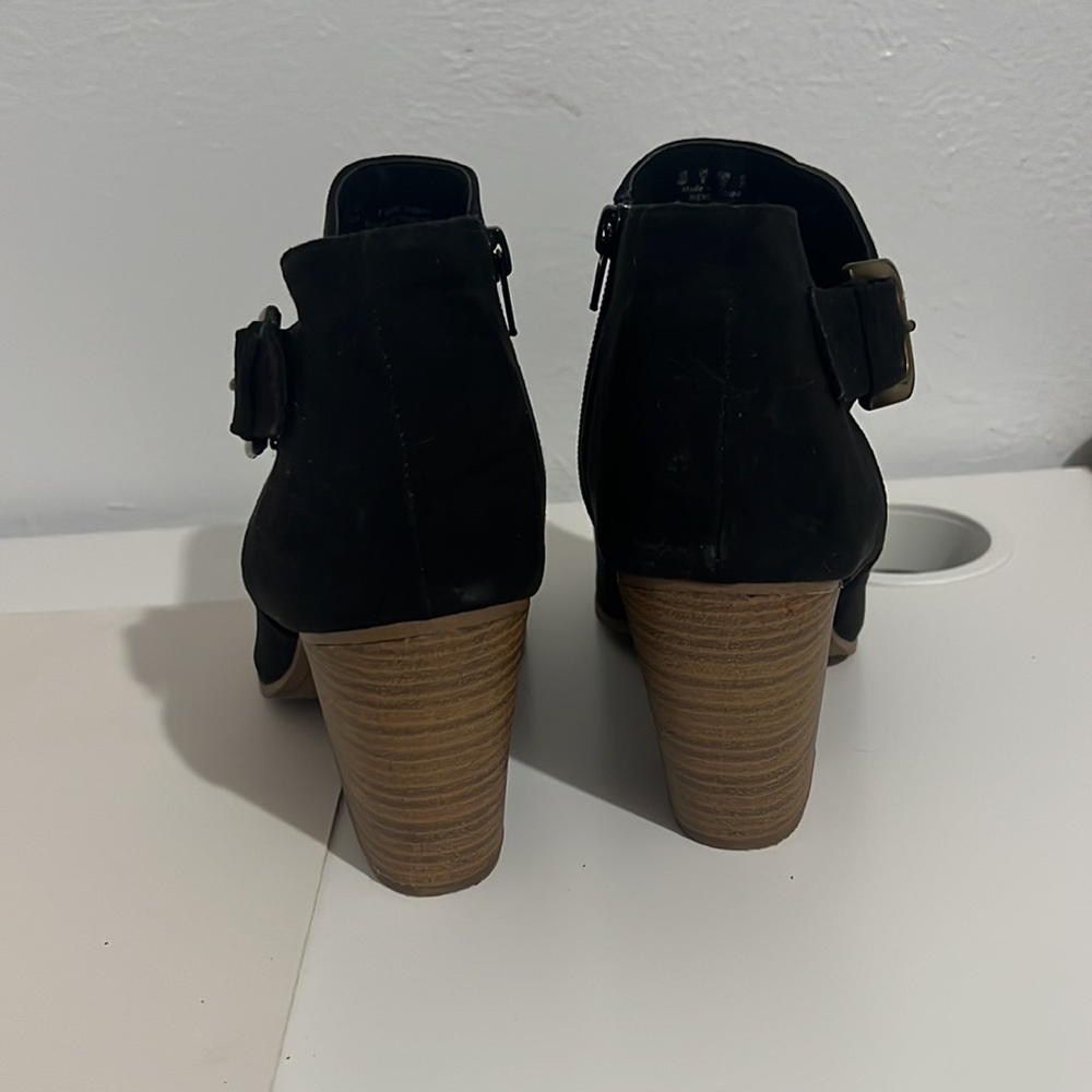 Open toed booties - Picture 3 of 7